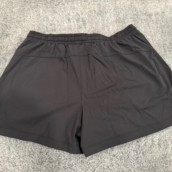 Fabletics The One 3" Inseam Women's Athletic Workout Casual Shorts - Size XL - Picture 2 of 4